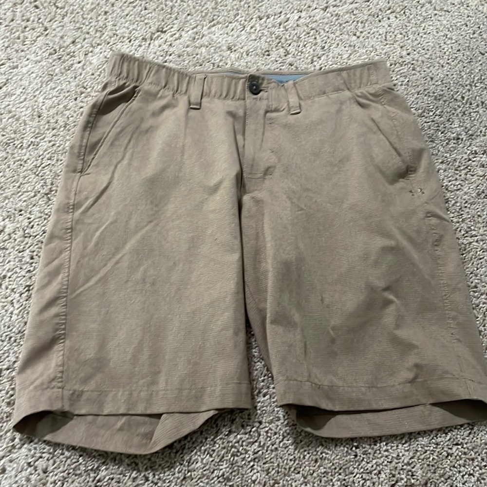 Men’s Under Armour Tan golf shorts size 32